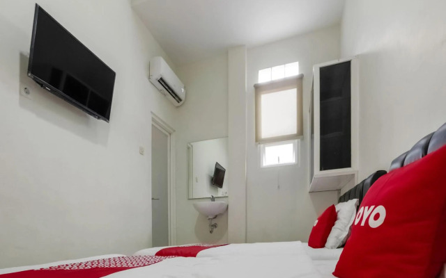 Super OYO 3838 Tamansari Guest House