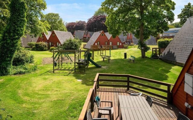 The Lookout, Sunny Beach Retreat, Sleeps 5 Guests