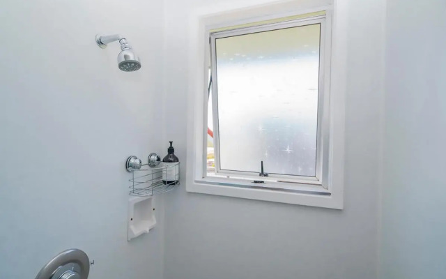 Beachfront Hideaway - Matarangi Holiday Home