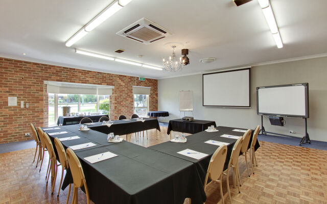 Quality Inn Parkes International