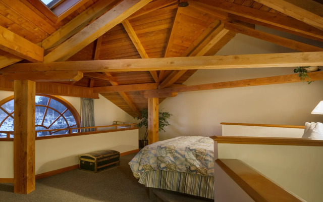 Canadian Princess Lodge & Marina