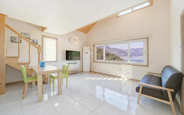 Yeosu Healling Spa Pension