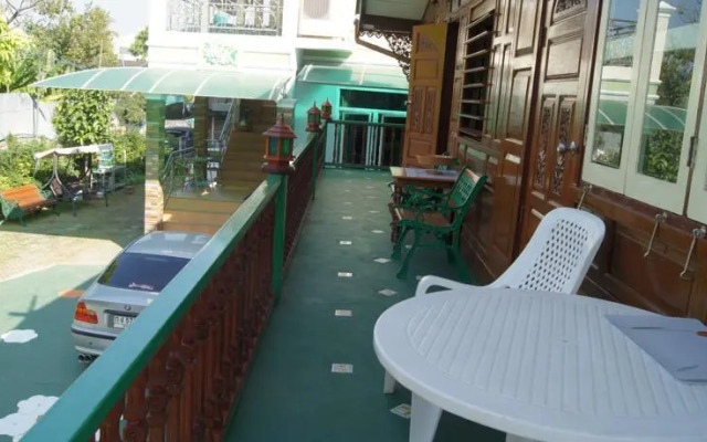 La Vie En Rose Bed and Breakfast