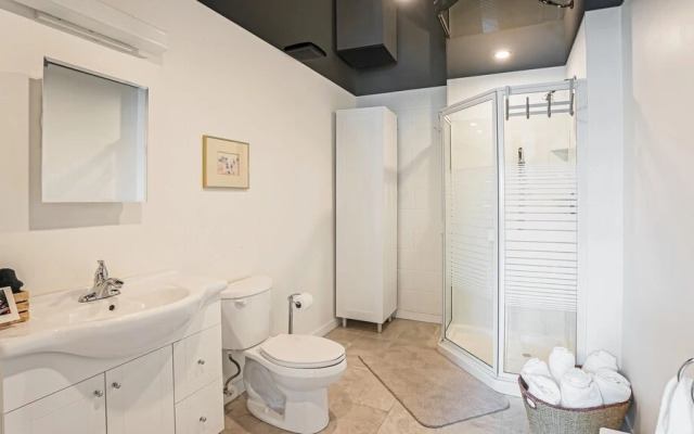 Multilevel Waterfront Suite With Boat Moorage