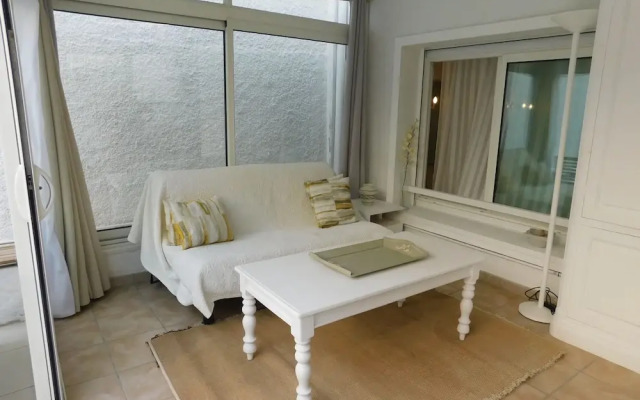 Beautiful White One Bedroom Croisette