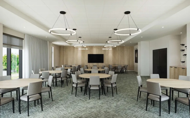 Hyatt Place Montreal Airport