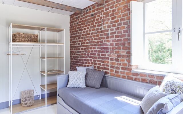 AQVAE Unconventional Country House