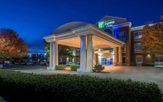 Holiday Inn Express And Suites Dallas-North Tollway