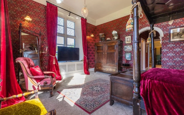 Kendal - Gothic Hall - Luxury Rooms or Apartment