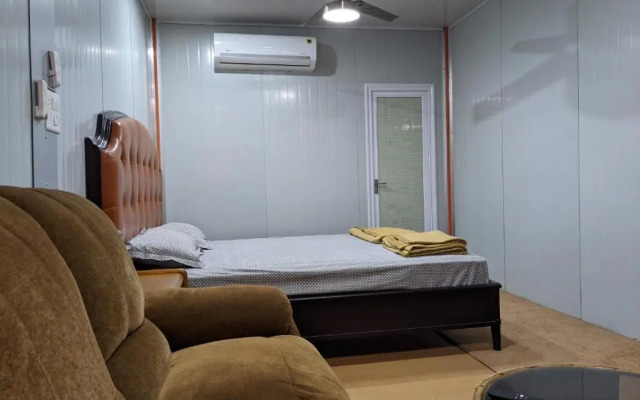 Private Rooms with International Airport View