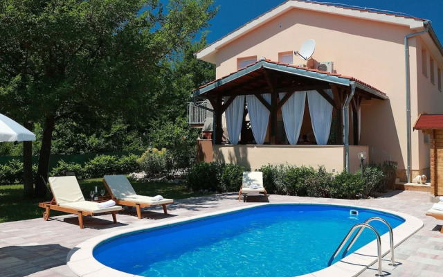 Apartment in ilo With Private Pool