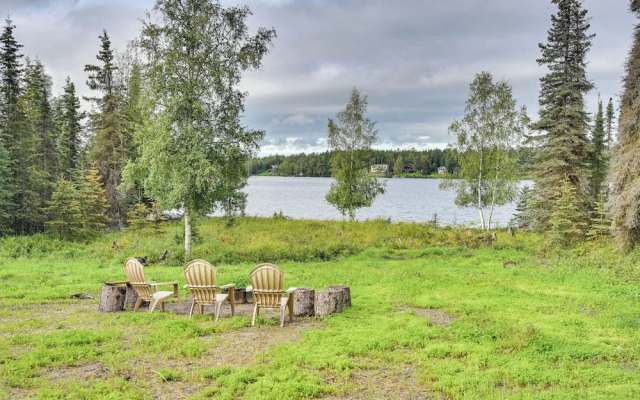 Spacious Soldotna Home w/ Mackey Lake Views!