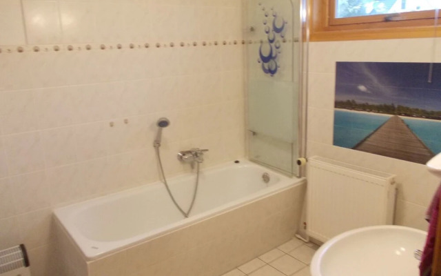 Modern Holiday Home in Marlow With Terrace