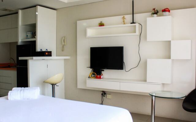 Comfy Studio Apartment at Bintaro Plaza Residence