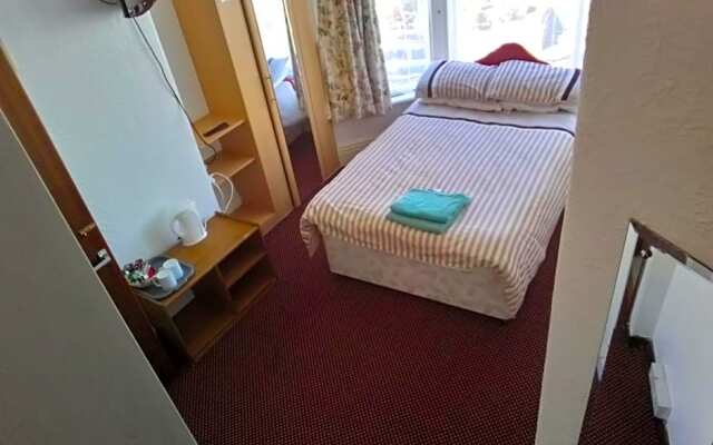 MyRoomz Golden Strand Hotel