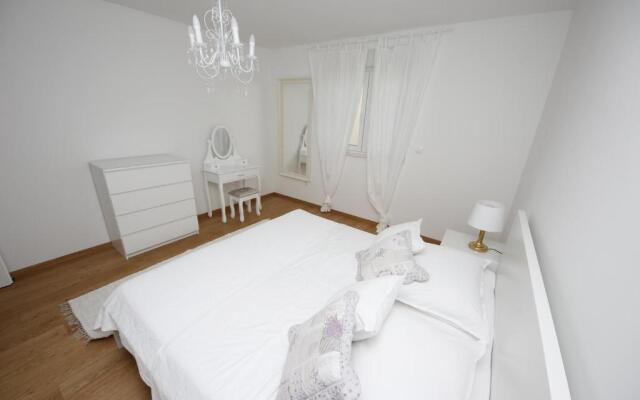 Villa More