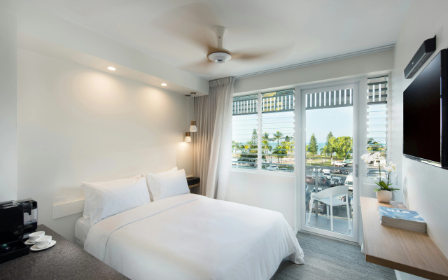 Heart Hotel and Gallery Whitsundays – Guest Rooms – Airlie Beach