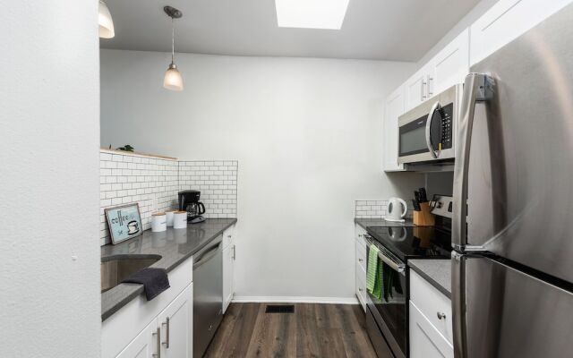 Apts at S 8th by NamaStay