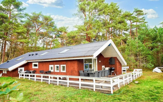 8 Person Holiday Home in Nexo-by Traum