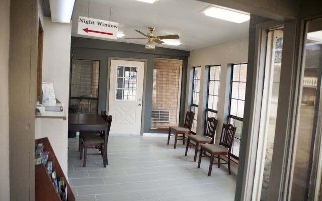 Victorian Inn & Suites