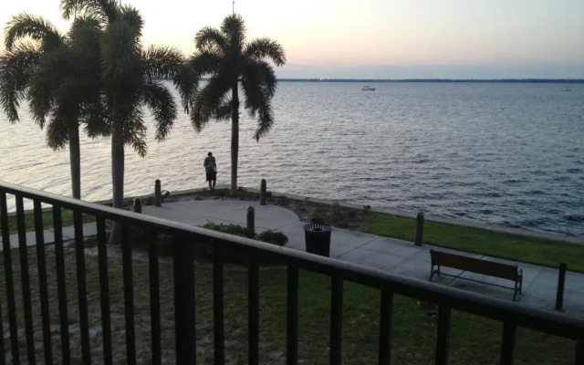 Monroes On The Lake Hotel & Banquet Hall