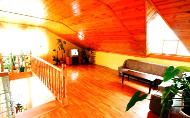 Na Krasnozelenykh 38 Guest House