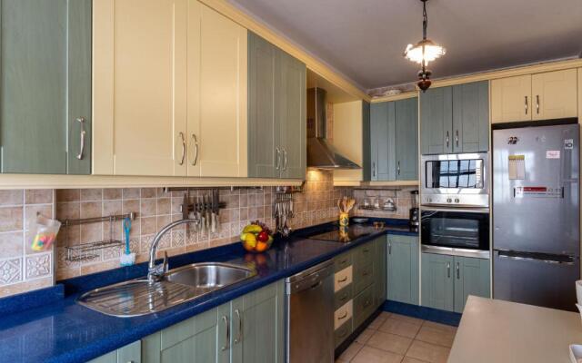 HolidayVilla Marina 2- Beachfront, Wifi , Sea View by Holidayshome