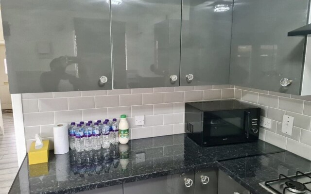 London - Sleeps 4 - Parking - Garden - Petfriendly