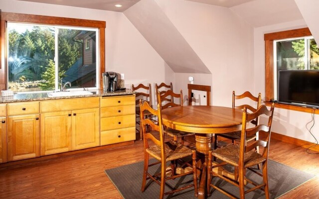 Schooner Creek Retreat