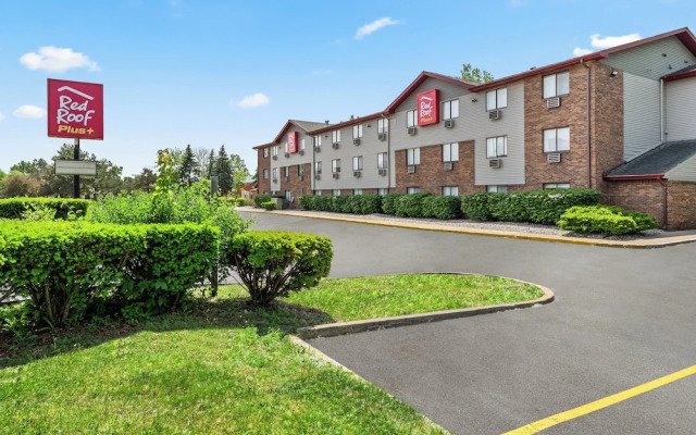 Red Roof PLUS+ Belleville