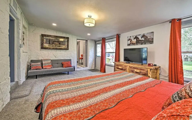 Retro Updated Blanco Abode - Steps to Main Street!