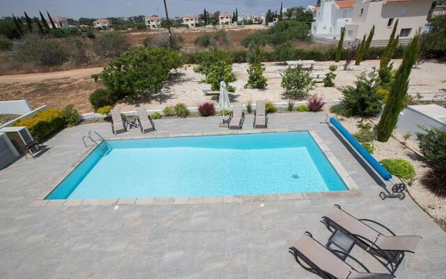 Villa Ochosto Helios - Beautiful 5 Bedroom Protaras Villa - Walking Distance to Fig Tree Bay Beach