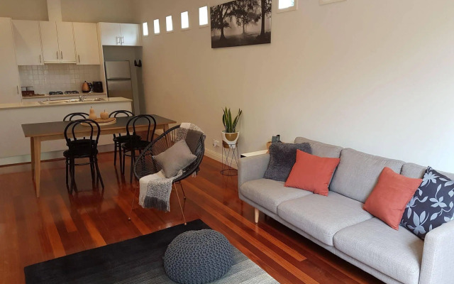 Healesville House - Magnolia House