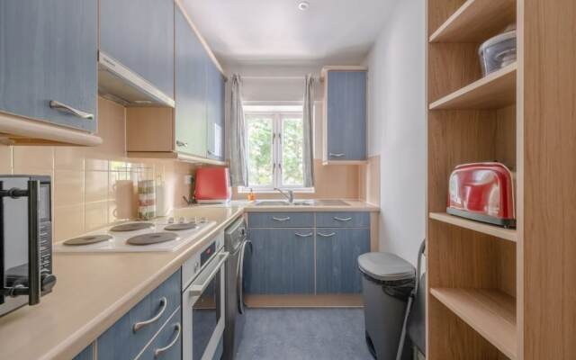 Bright 1 Bedroom Flat in Kensington Olympia