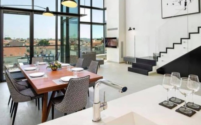 Boutique Penthouse 2Br Basel Holyguest