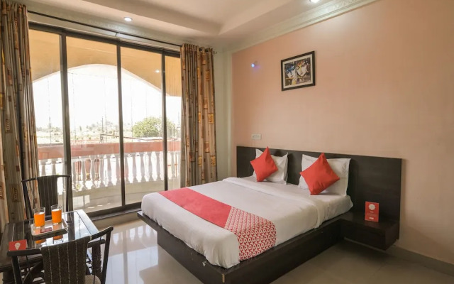 OYO 13151 Hotel Om Palace