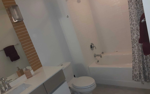 Deep Cleaned 1Br Apartment | Downtown Location