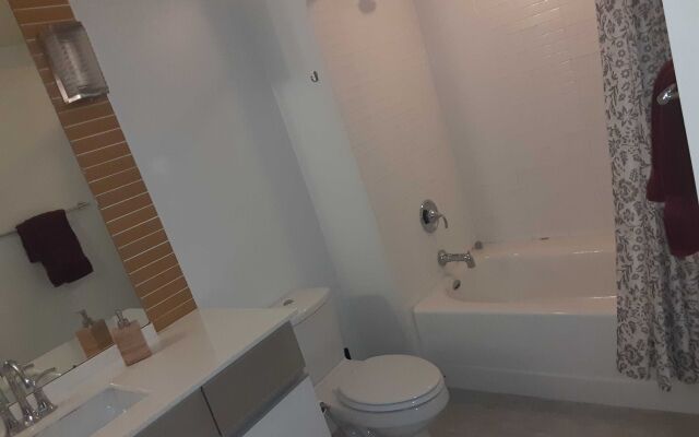 Deep Cleaned 1Br Apartment | Downtown Location