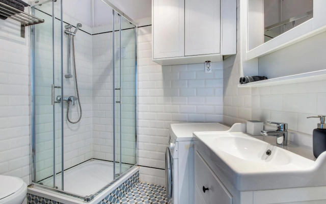 Alma's Romantic Getaway