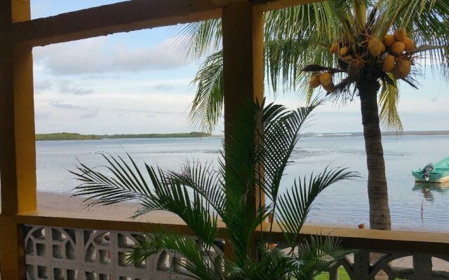 Hotel La Barca De Oro - Hostel