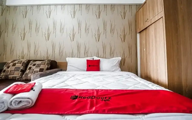 RedDoorz Apartment @ Green Lake View Ciputat