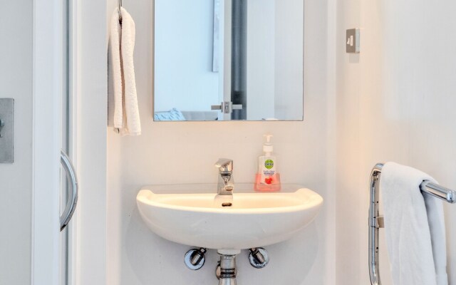 Spacious 2BR CBD Apartment Balcony