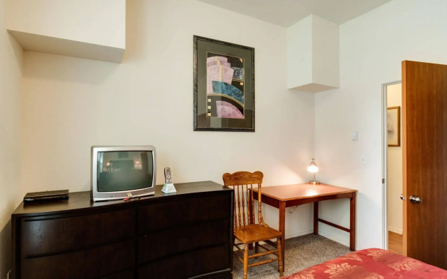 Maple Leaf Manor Suites