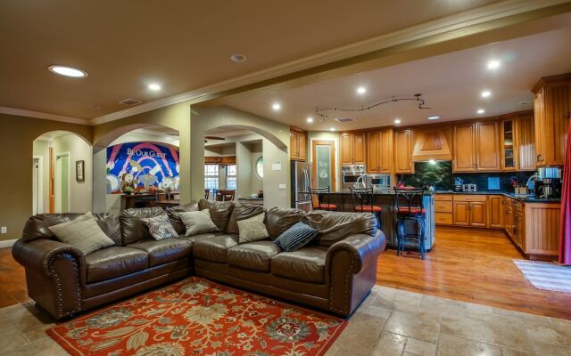 Belle's Castle 7 Bedrooms 3.5 Bathrooms Home