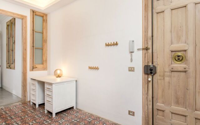 Spacious and luminous flat with balcony