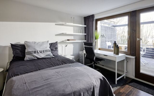 criston apartments - central living P
