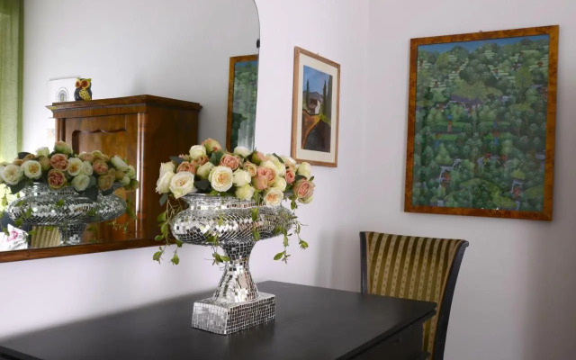 Theia Apartment