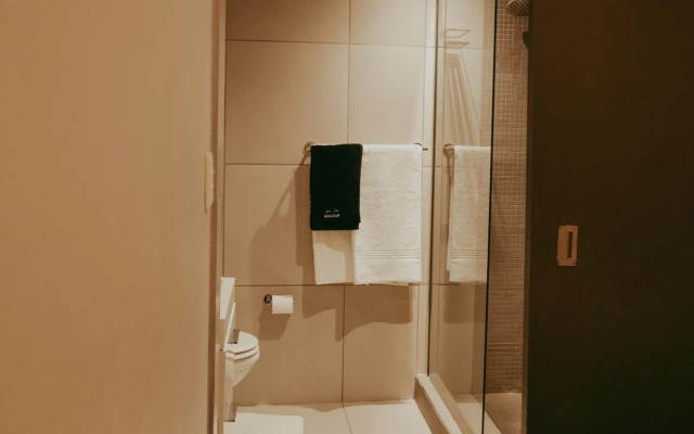 Modern 1-bedroom near Grove Mall and Lady Pohamba AirBnB