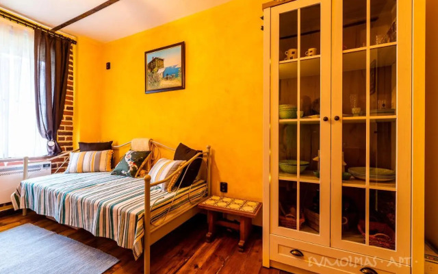 Art apartment EVMOLPIAS near Roman stadium