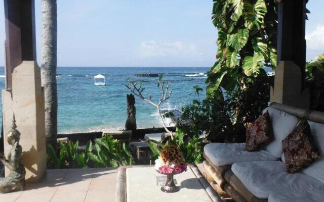 Anom Beach Inn Bungalows